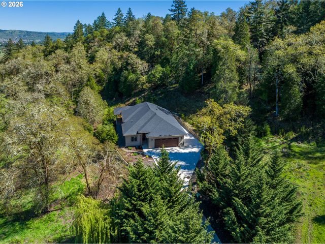 225 SUMMIT RIDGE Ln, Roseburg, OR 97471