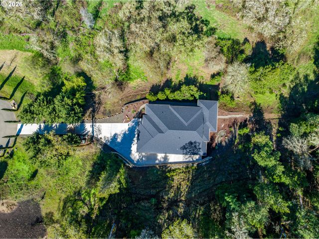 225 SUMMIT RIDGE Ln, Roseburg, OR 97471