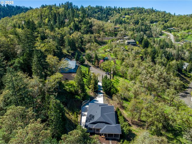 225 SUMMIT RIDGE Ln, Roseburg, OR 97471