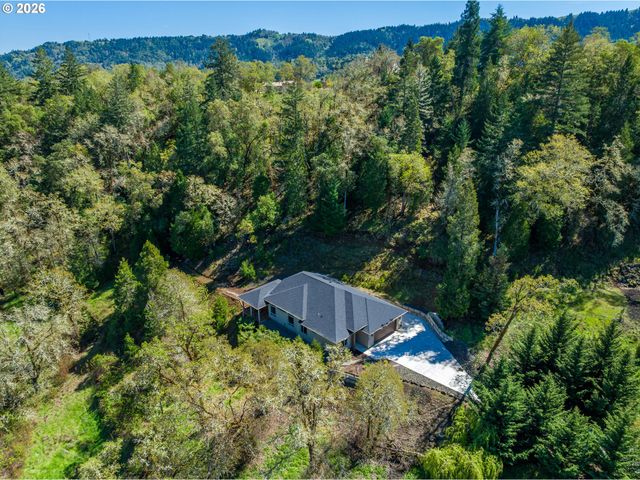 225 SUMMIT RIDGE Ln, Roseburg, OR 97471