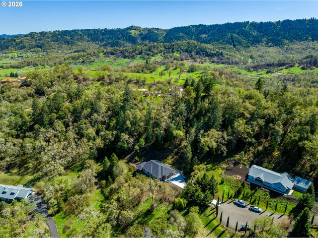 225 SUMMIT RIDGE Ln, Roseburg, OR 97471