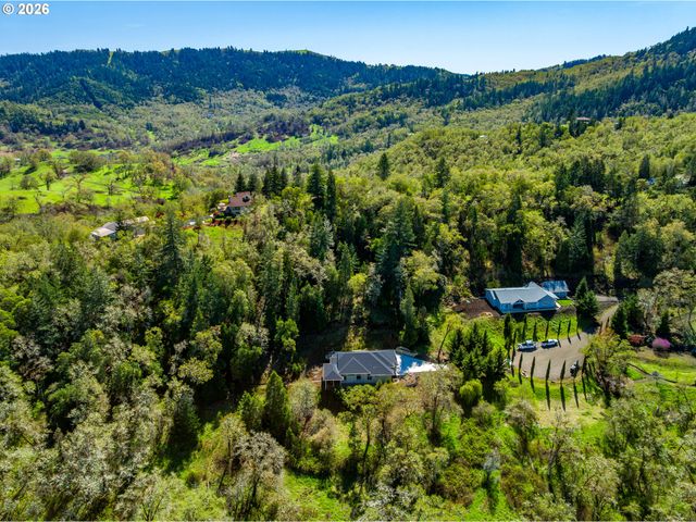 225 SUMMIT RIDGE Ln, Roseburg, OR 97471
