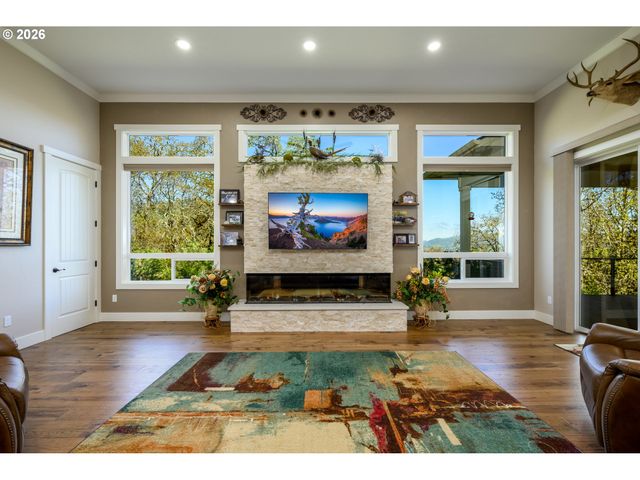 225 SUMMIT RIDGE Ln, Roseburg, OR 97471