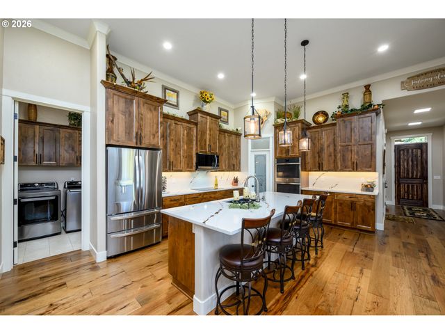 225 SUMMIT RIDGE Ln, Roseburg, OR 97471