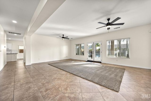 11515 Regarse Drive, Bakersfield, CA 93311