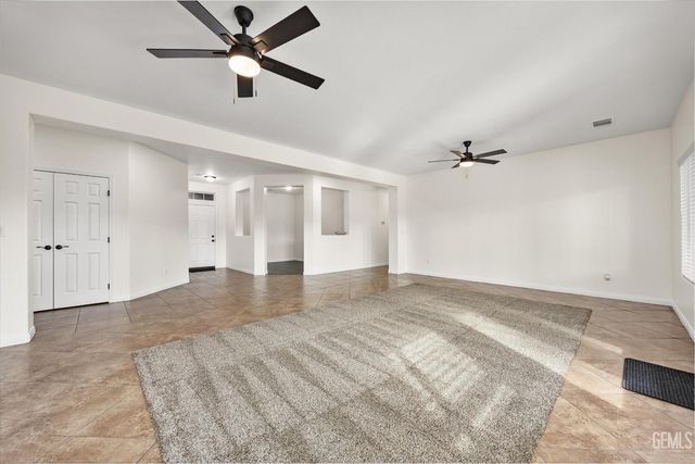 11515 Regarse Drive, Bakersfield, CA 93311