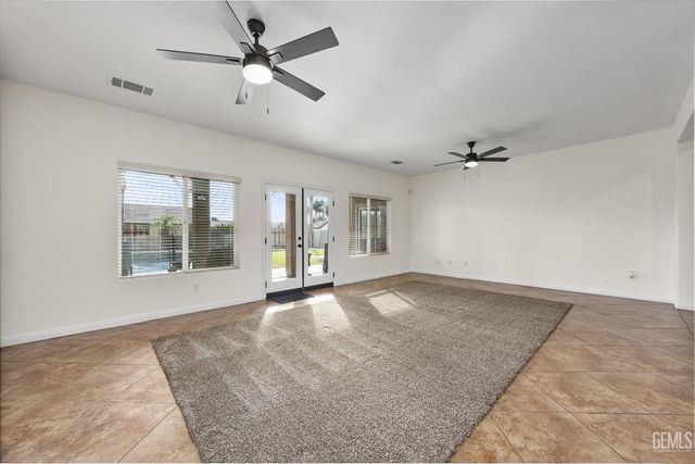 11515 Regarse Drive, Bakersfield, CA 93311