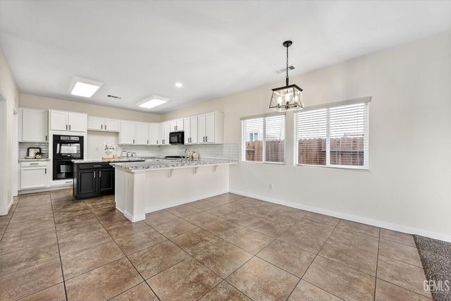 11515 Regarse Drive, Bakersfield, CA 93311
