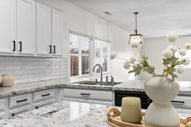 11515 Regarse Drive, Bakersfield, CA 93311