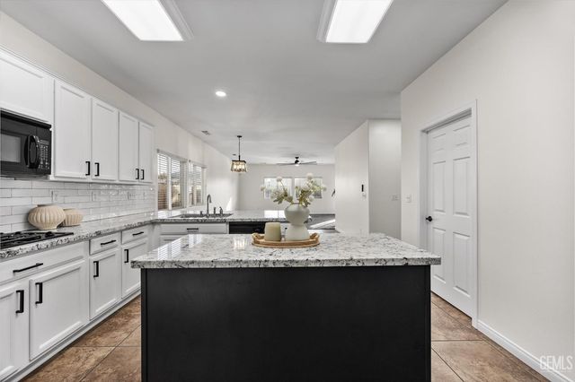 11515 Regarse Drive, Bakersfield, CA 93311