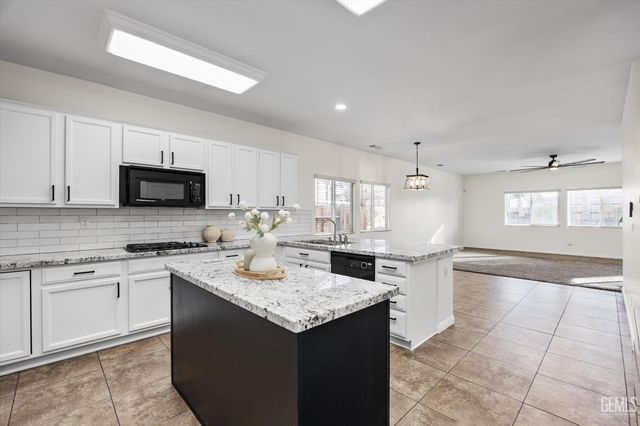 11515 Regarse Drive, Bakersfield, CA 93311