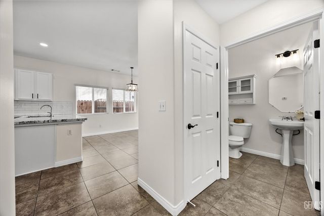 11515 Regarse Drive, Bakersfield, CA 93311