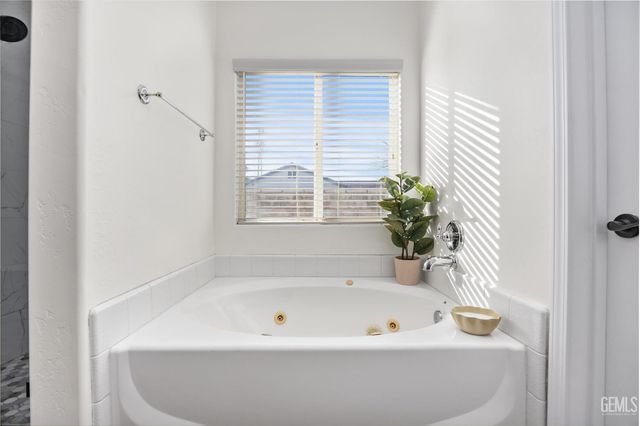 11515 Regarse Drive, Bakersfield, CA 93311