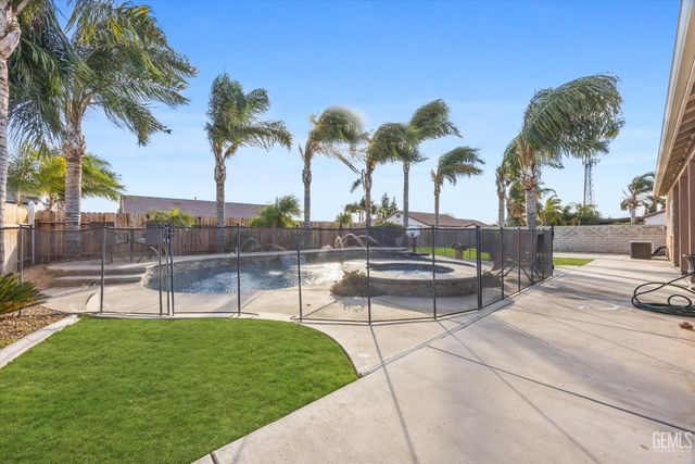 11515 Regarse Drive, Bakersfield, CA 93311