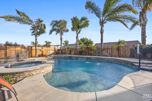 11515 Regarse Drive, Bakersfield, CA 93311