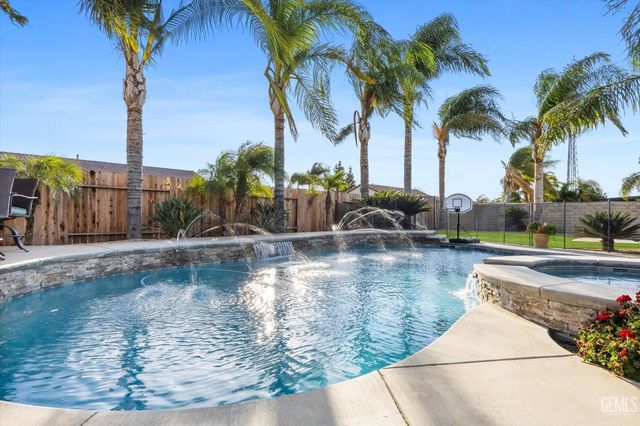 11515 Regarse Drive, Bakersfield, CA 93311