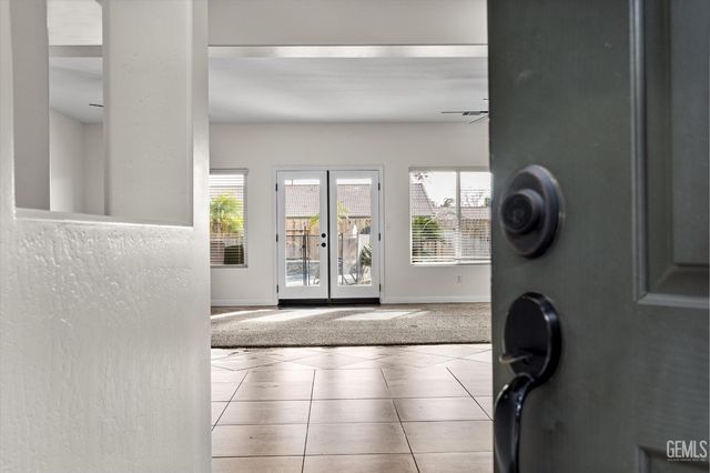 11515 Regarse Drive, Bakersfield, CA 93311