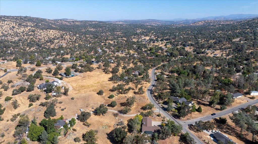 Image 11 of property listing at 0 Crystal Cave Circle, Coarsegold, CA 93614