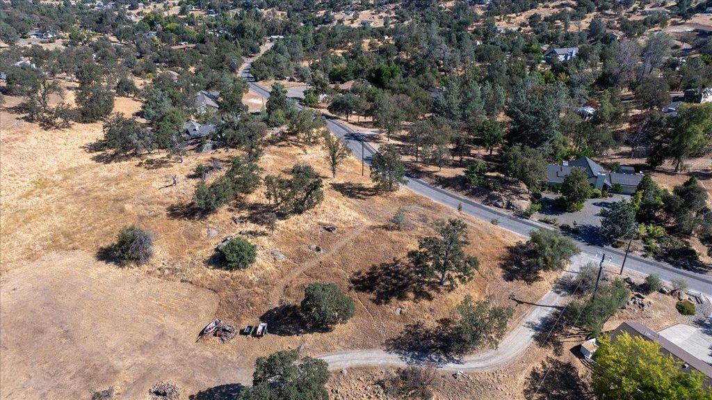 Image 19 of property listing at 0 Crystal Cave Circle, Coarsegold, CA 93614