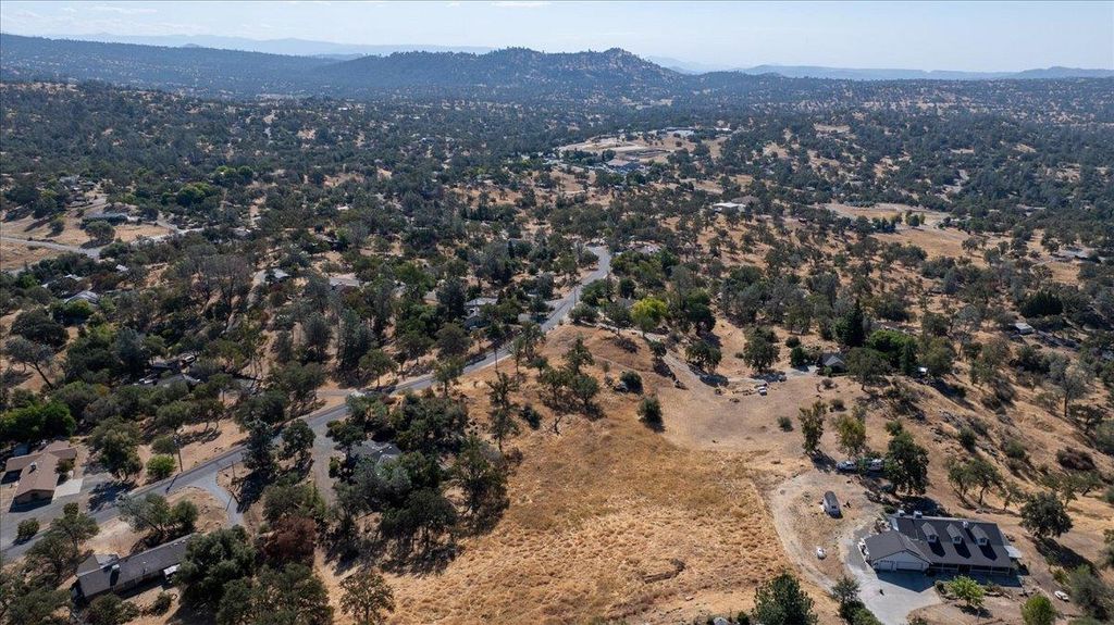 Image 6 of property listing at 0 Crystal Cave Circle, Coarsegold, CA 93614