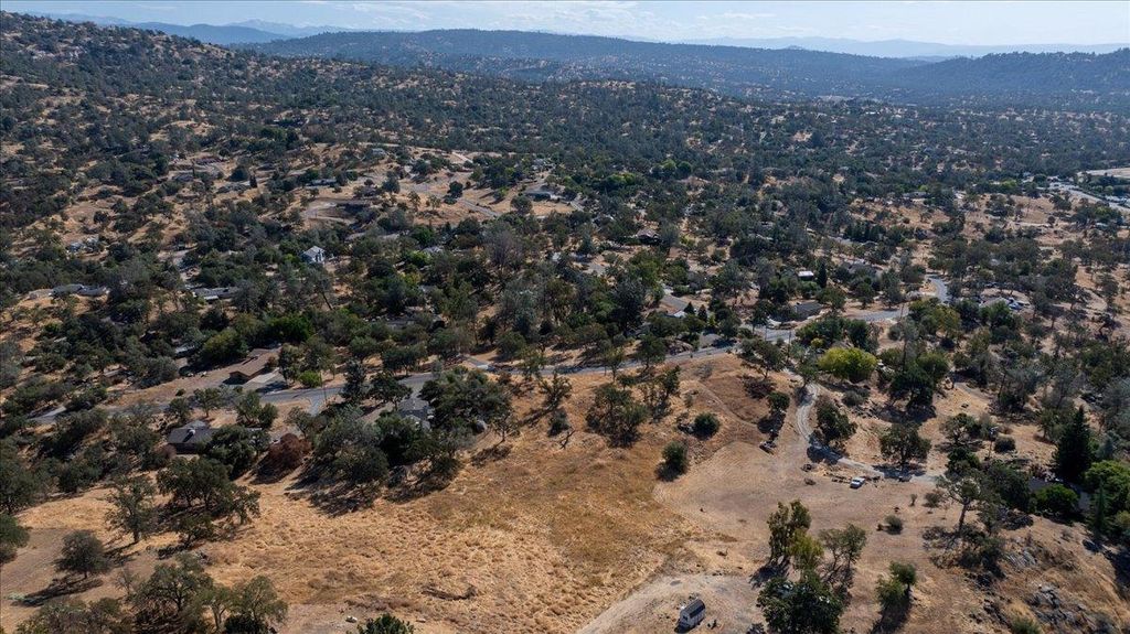 Image 7 of property listing at 0 Crystal Cave Circle, Coarsegold, CA 93614