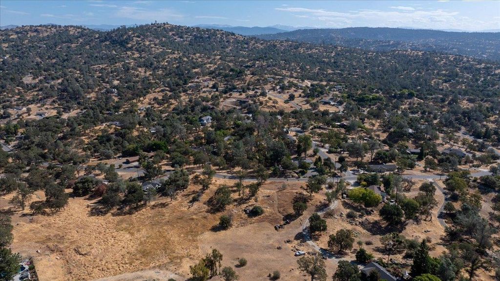 Image 8 of property listing at 0 Crystal Cave Circle, Coarsegold, CA 93614