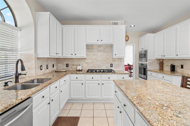 16 Fosters Court, Sugar Land, TX 77479