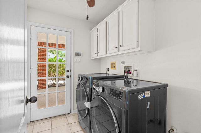 16 Fosters Court, Sugar Land, TX 77479