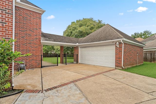 16 Fosters Court, Sugar Land, TX 77479
