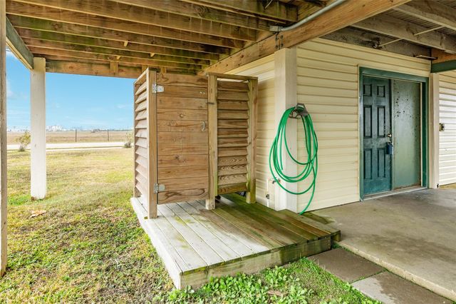 16725 Captain Bligh Road, Jamaica Beach, TX 77554