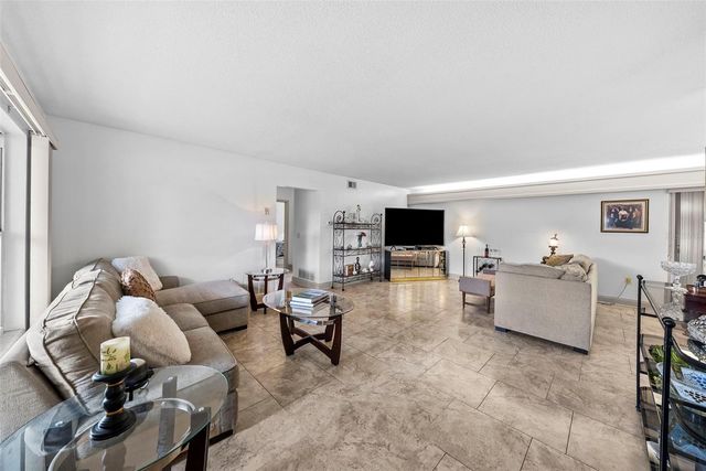 1831 OAK LAKE DRIVE, Clearwater, FL 33764