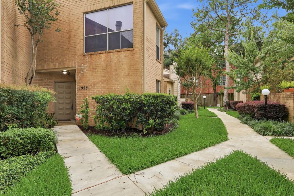 1998 Augusta Drive, Houston, TX 77057
