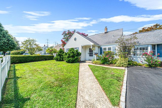 27 Old Farm Road, Levittown, NY 11756