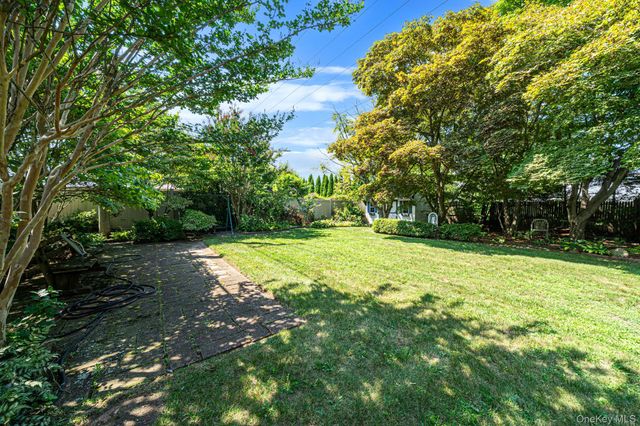 27 Old Farm Road, Levittown, NY 11756