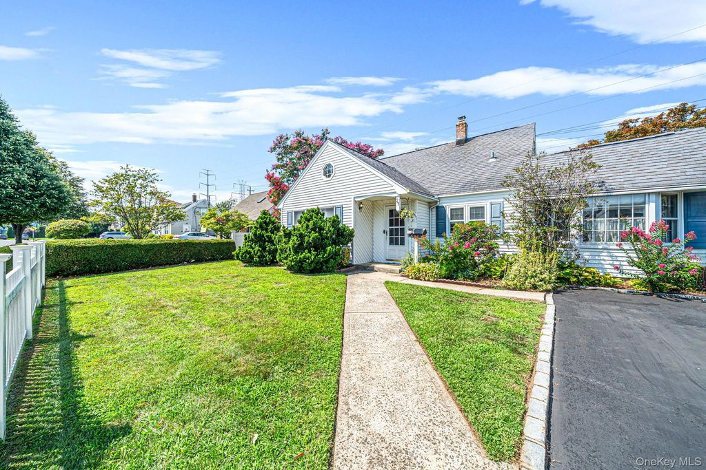 27 Old Farm Road, Levittown, NY 11756 — photo 2