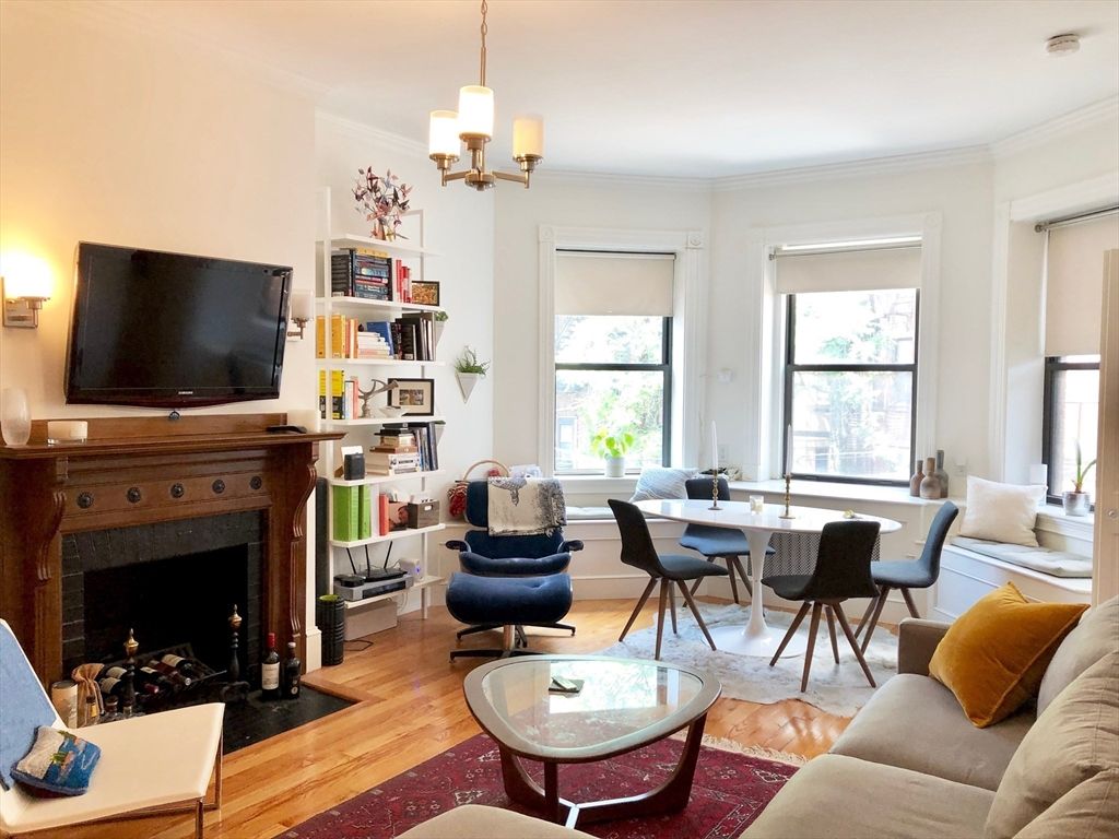 247 Newbury Street 2R, Boston, MA 02116