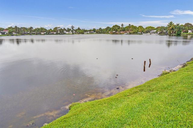 1721 SW 69th Avenue, Plantation, FL 33317