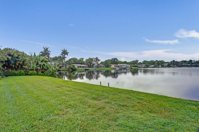 1721 SW 69th Avenue, Plantation, FL 33317