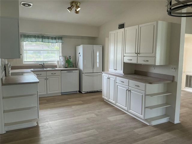 7360 111TH STREET, Seminole, FL 33772