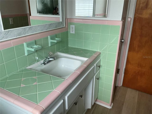 7360 111TH STREET, Seminole, FL 33772