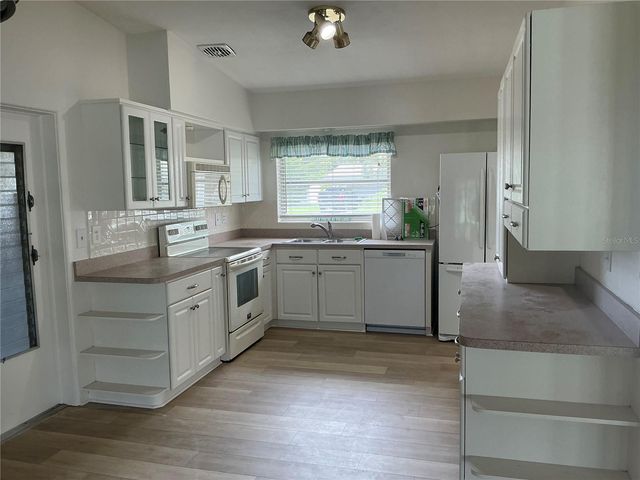 7360 111TH STREET, Seminole, FL 33772