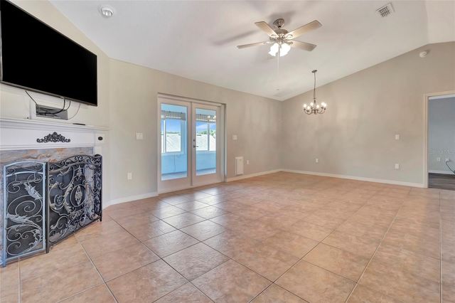 106 FAIRWAY CIRCLE, Umatilla, FL 32784