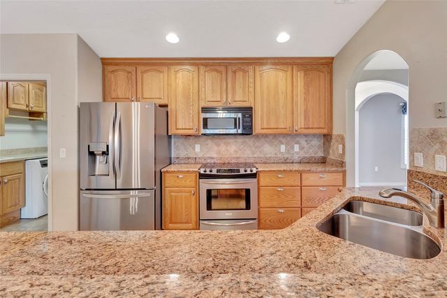 106 FAIRWAY CIRCLE, Umatilla, FL 32784