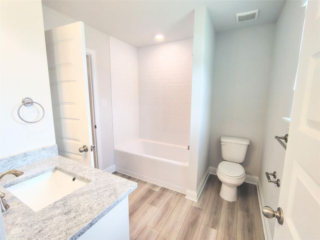 601 Greystone Lane, Angleton, TX 77515