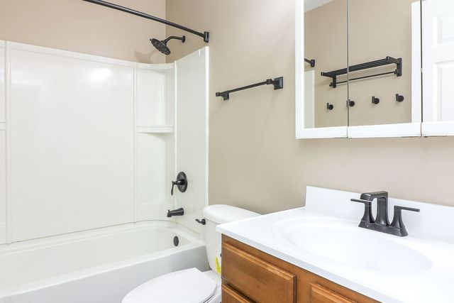 7724 W Douglas Court 1-3, Frankfort, IL 60423
