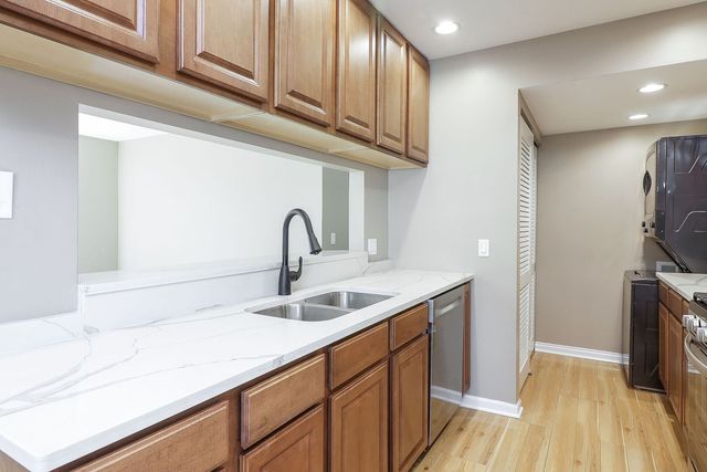 7724 W Douglas Court 1-3, Frankfort, IL 60423