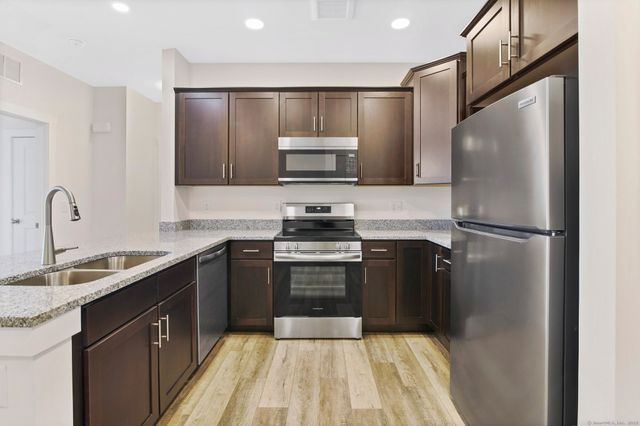 280 Salmon Brook Street 4311, Granby, CT 06035