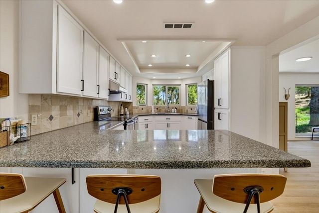 10411 Rough And Ready Rd, Rough And Ready, CA 95975