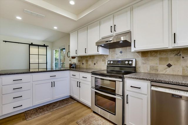10411 Rough And Ready Rd, Rough And Ready, CA 95975