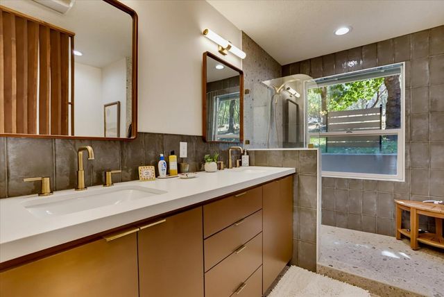 10411 Rough And Ready Rd, Rough And Ready, CA 95975